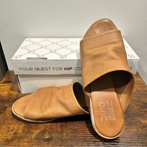 Bueno Turner leather sandal